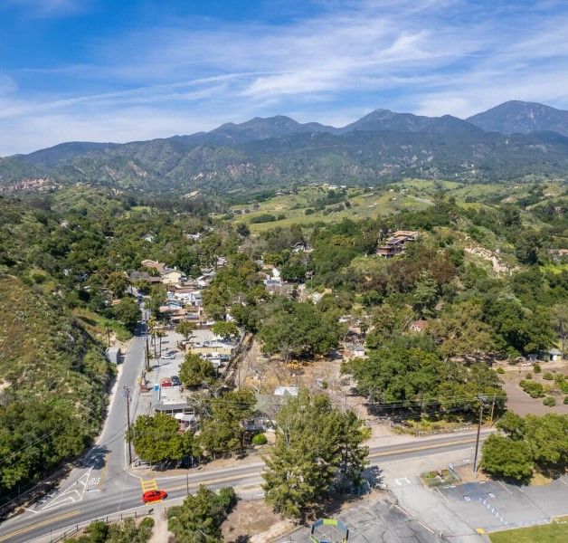 Esquire Appliance Repair technician on a service call in Trabuco Canyon